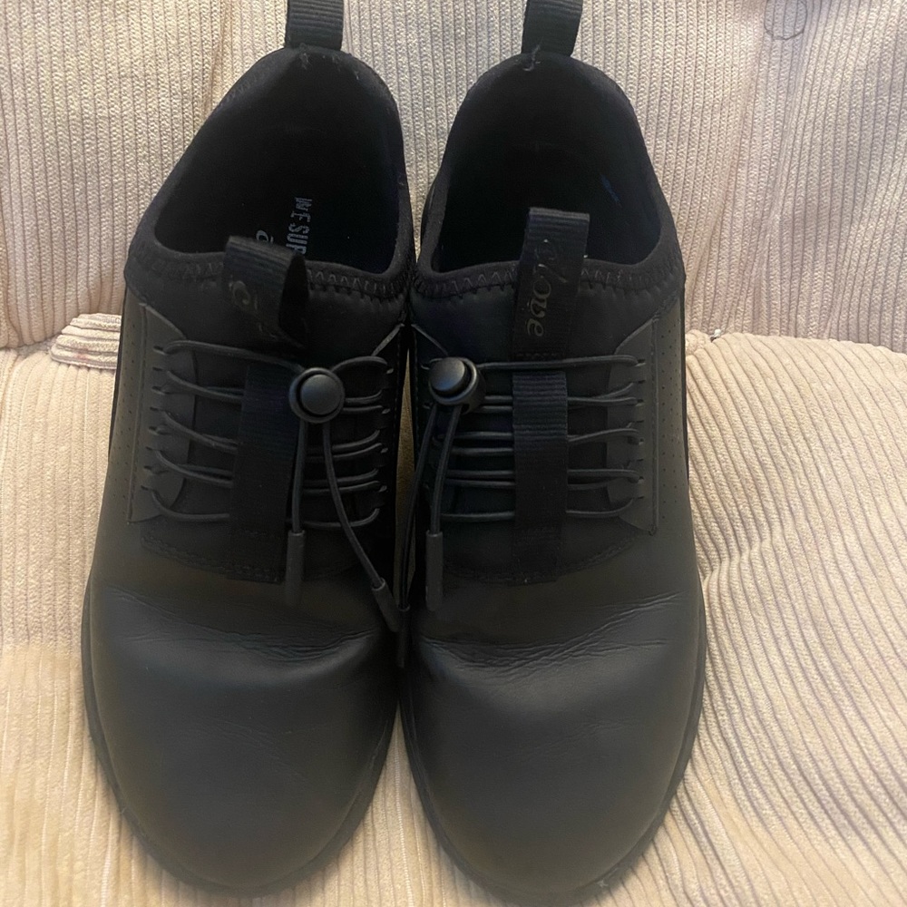 Clove Nursing Shoes